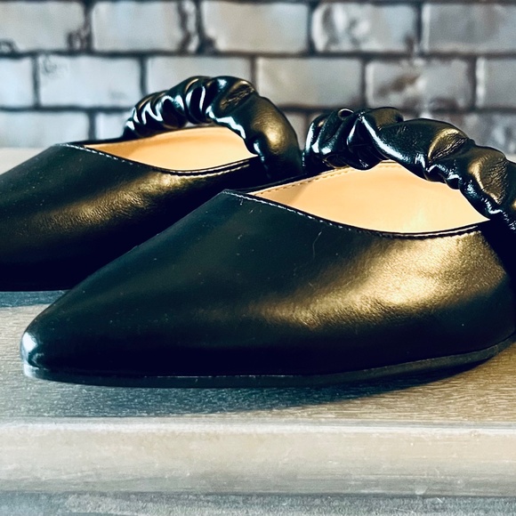 *SOLD* NIB Bandolino Sonny Ruched Faux Leather Flat - Picture 3 of 8
